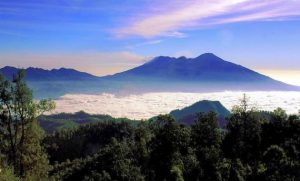 10 Daftar Pilihan Gunung Di Daerah Jawa Timur Yang Cocok