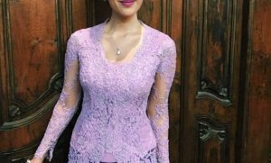 10 Warna Baju Kebaya Yang Cocok Untuk Kulit Sawo Matang,