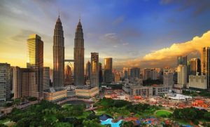 Short Escape Ke Malaysia Bareng Temen? Cek Rincian Budget Liburannya
