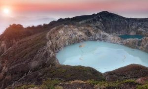 10 Rekomendasi Wisata Alam Danau Di Pegunungan Ini Keindahannya Tak