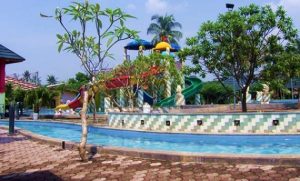 Ajak Keluarga Main Air Di Kolam Renang Ceria Depok
