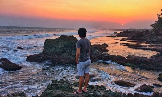 Pantai karang tawulan di tasikmalaya penginapan cikalong kalapa genep jawa barat west java indonesia alamat gambar hotel jalan menuju keindahan rute ke lokasi tiket masuk peta sejarah wikipedia