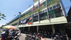 Berburu Oleh Oleh Murah Di Surabaya? Pasar Genteng Tempatnya