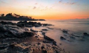 10 Gambar Pantai Jumiang Madura, Harga Tiket Masuk, Rute Menuju