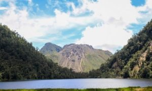 5 Rekomendasi Obyek Wisata Danau Paling Populer Cantik Wajib Anda