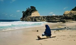 Pantai Pathok Gebang Sang Pemecah Ombak