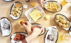 Restoran Tempat Makan Di Surabaya Yang Enak Bagus Terkenal Harga Murah Terjangkau Romantis Malam Hari Barat Selatan Utara 24 Jam Plaza Timur Pusat Town Square Ciputra World Grand City Galaxy Mall Tunjungan Plaza Royal Review Lesehan Unik Keluarga Rumah Daftar Masih Bisa Delivery Korea Jepang Halal Untuk Wedding Ulang Tahun All You Can Eat Seafood Buka Puasa Warung Wisata Kuliner