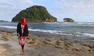 8 Hal Unik Di Pantai Goa Cina Malang Yang Sayang