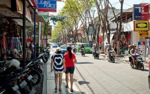 Menikmati Jalan Legian Kuta Bali