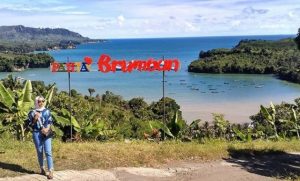 Keindahan Pantai Brumbun Yang Eksotis Dan Masih Belum Terjamah
