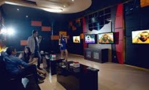 Buat Yang Hobi Nyanyi, Nih 10 Daftar Pilihan Karaoke Paling