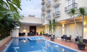 Cari Akomodasi Bintang Tiga Dengan Kolam Renang Di Jogja? Emersia